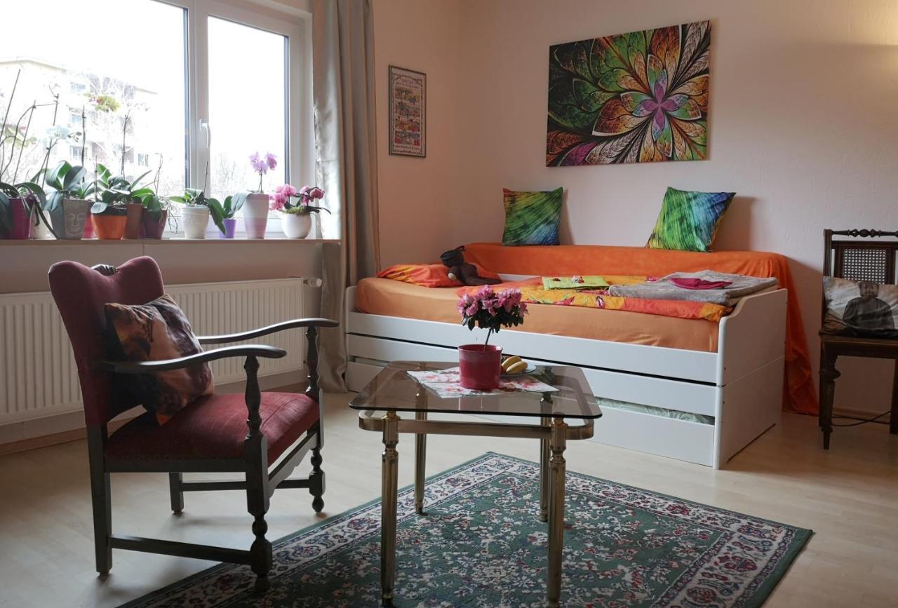 Weltoffenes Privates Gaestezimmer Bei Lgbtq Freundlichen Gastgeber Der Mit In Der Wohnung Lebt 柏林 外观 照片