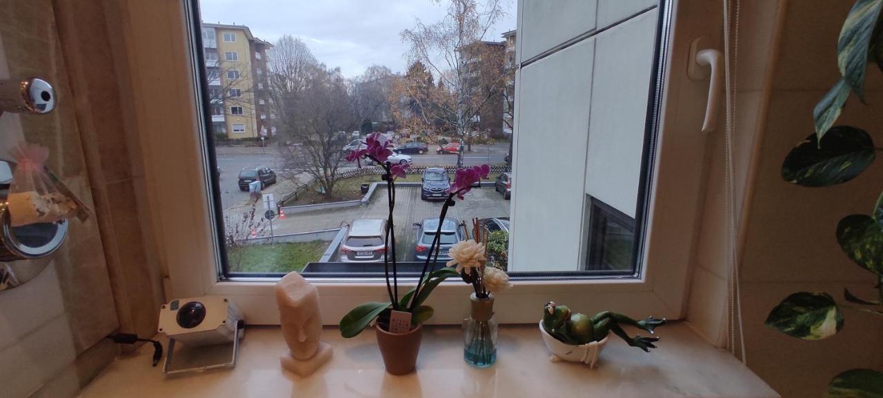 Weltoffenes Privates Gaestezimmer Bei Lgbtq Freundlichen Gastgeber Der Mit In Der Wohnung Lebt 柏林 外观 照片